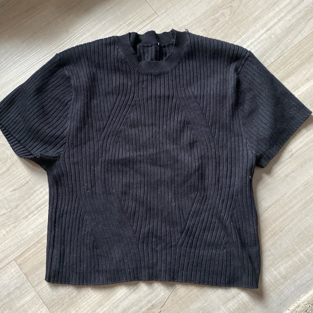 ARITZIA mock neck black ribbed t-shirt